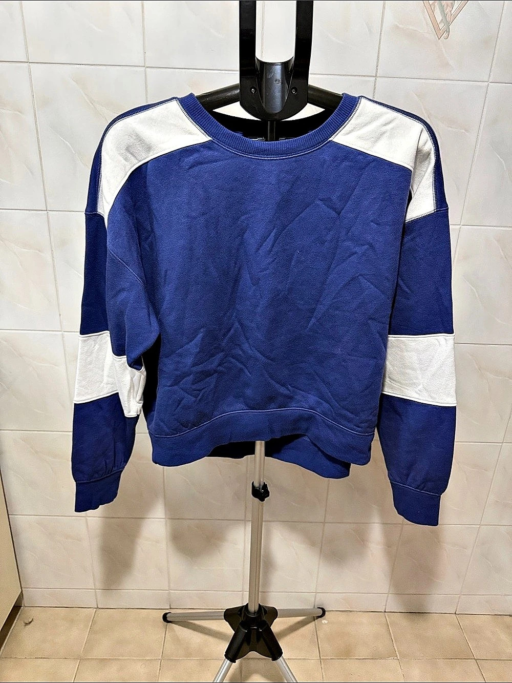 Universal Thread Color Block Sweatshirt in Blue & White Size Large
